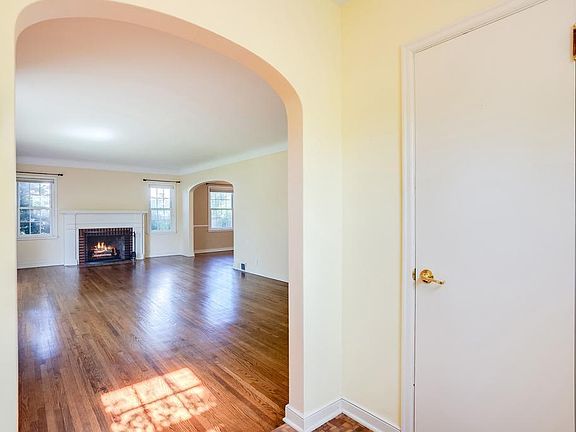 2nd image of 2201 Highland Pkwy