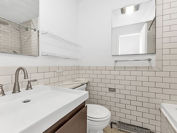 3rd image of 133 Ludlow St #2FB