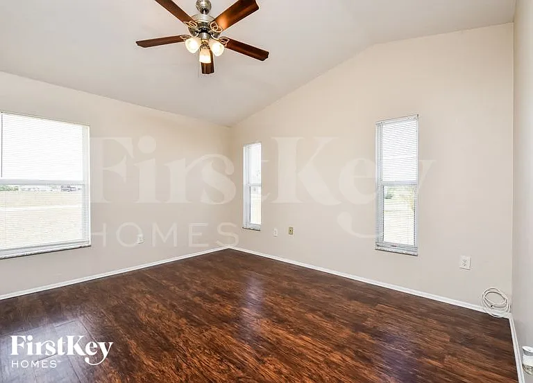 1612 NE 5th Ave — Photo 12