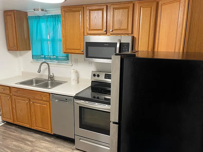 701 Bloomfield St #1 — Photo 5