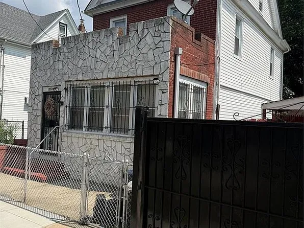 10749 160th St, Jamaica, NY 11433