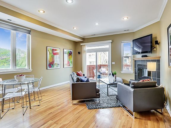 3rd image of 3755 N Wilton Ave APT 3NE