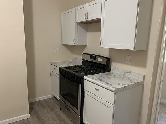 2nd image of 1600 Irving Ave N #2
