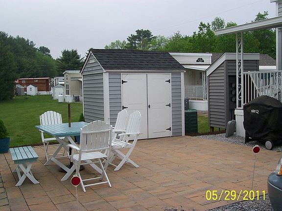 Patio area w/Storage Shed, Weber grill
