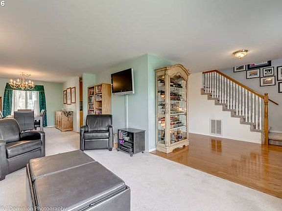 3rd image of 15717 NE 41st St