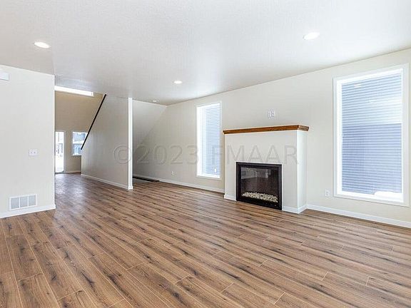 3rd image of 5476 Lori Ln W