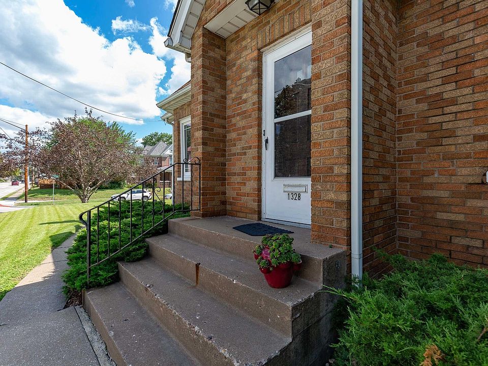 1328 19th Ave, Moline, IL 61265 Zillow