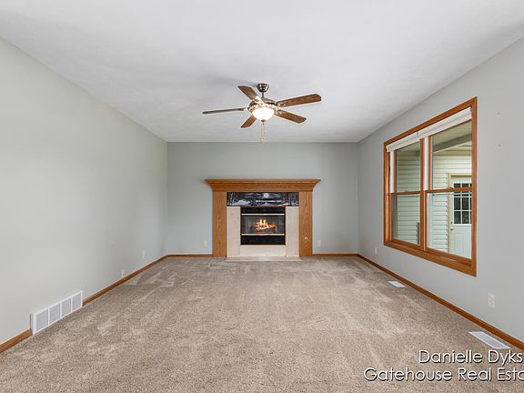 5th image of 10675 Mieras Dr NE
