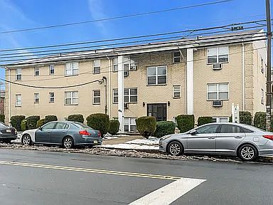 5th image of 854 W Grand St #F9f2000c5