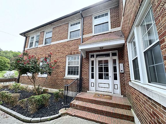 4th image of 610 N 2nd St APT 10