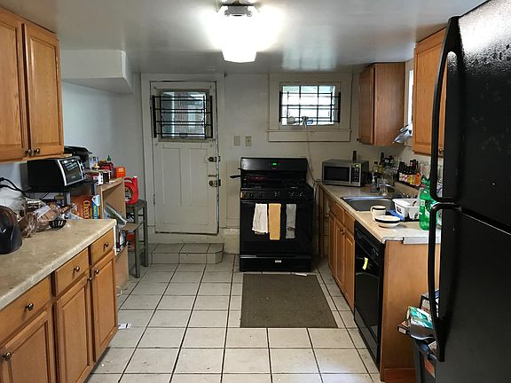4th image of 1610 Pine St #B