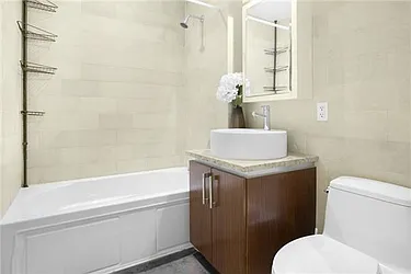 Rented by Space Marketing Shop