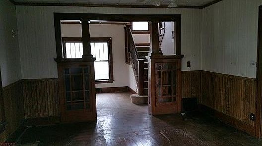 3rd image of 633 Park St
