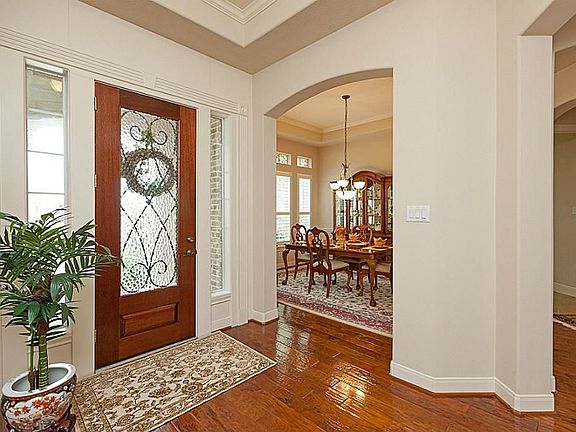 HARDWOOD ENTRY, ARCHED WALKWAYS AND DECORATIVE MOLDING THROUGHOUT ~