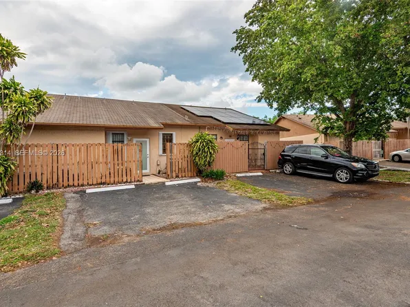 6745 NW 192nd Ln, Hialeah, FL 33015