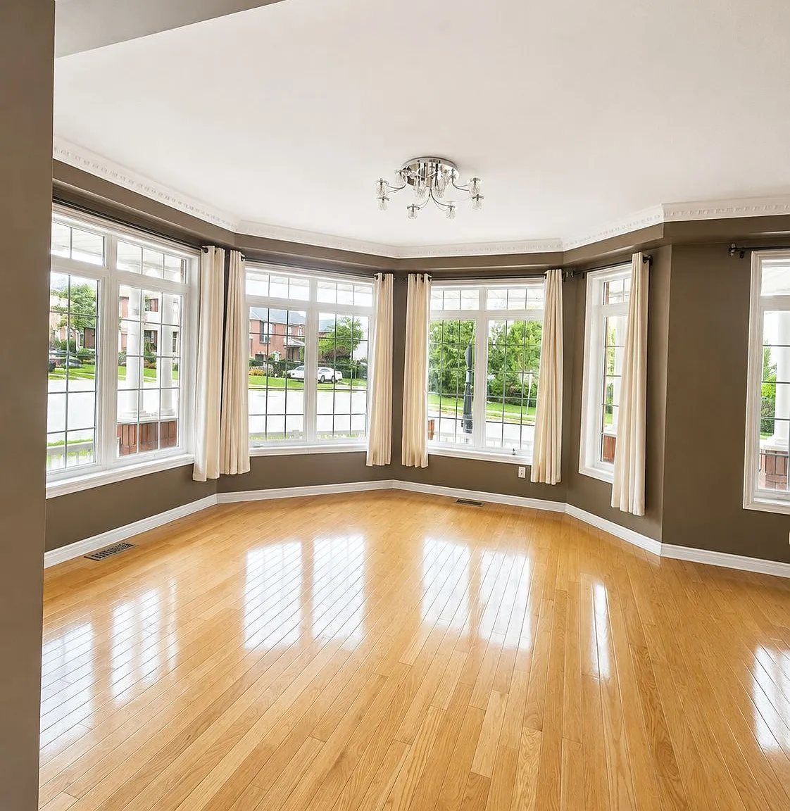 5 bed, $4,500 — Photo 2