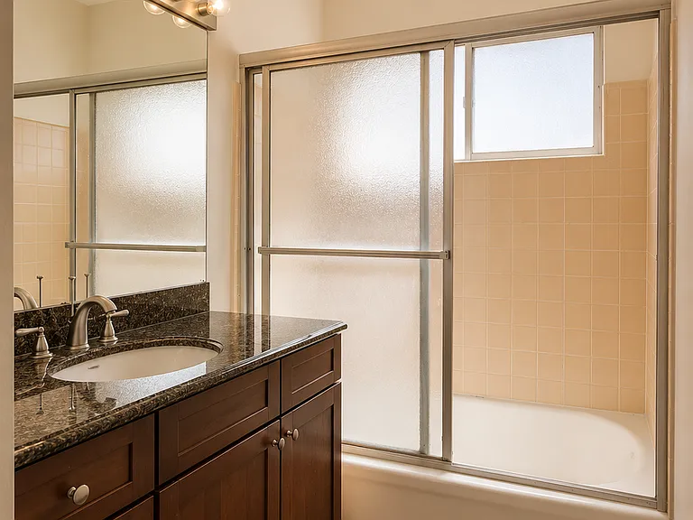 686 S Saint Andrews Pl #B3 — Photo 13