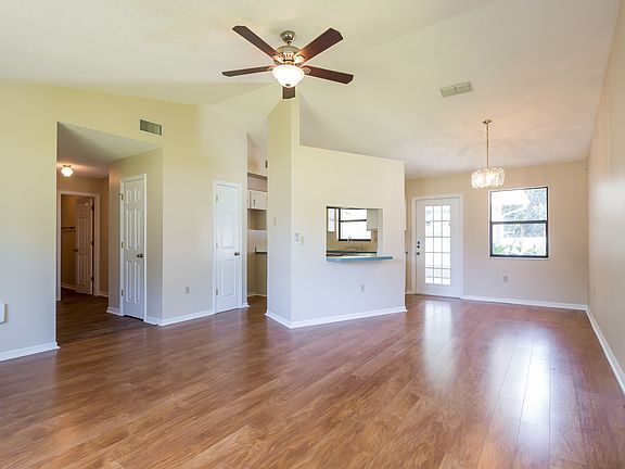 2nd image of 1077 Park Dr