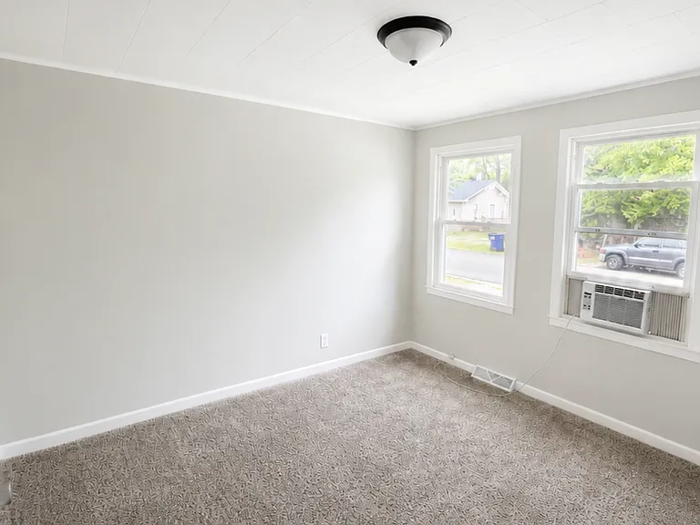 207-209 Daniels St #1 — Photo 4