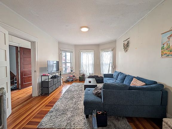 4th image of 14 Curtis Ave #1