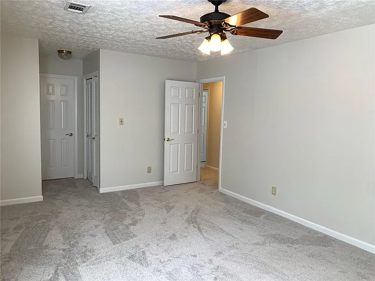 4536 Woodlawn Lake Dr — Photo 37