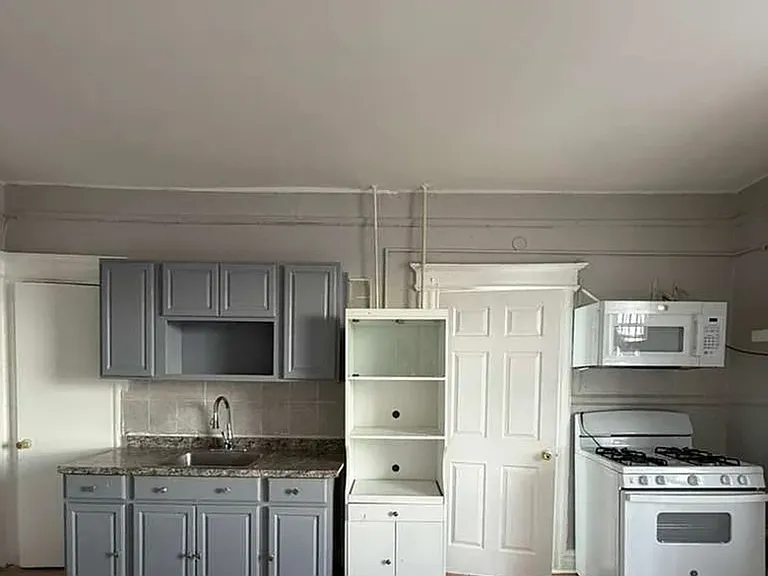225-227 Clifton Ave #10D — Photo 7