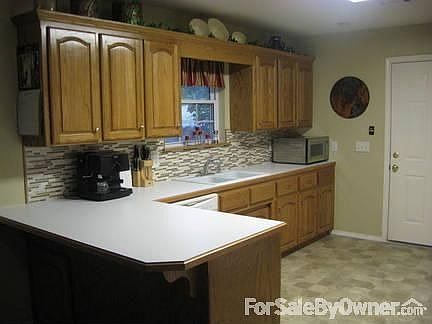 5th image of 204 Redoak Dr