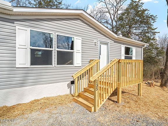 3rd image of 135 Rose Cir