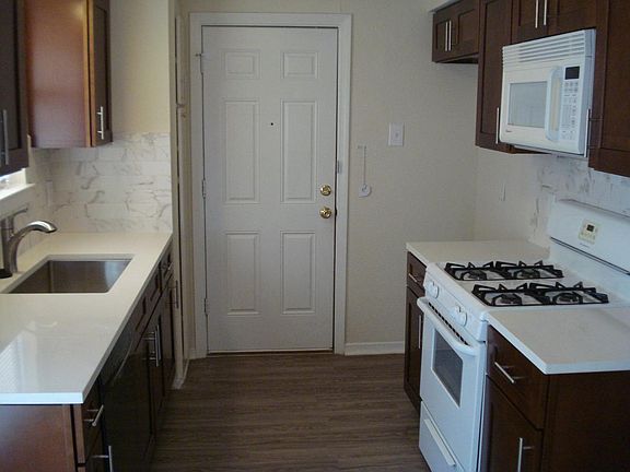 5th image of 1201 Chapman Dr