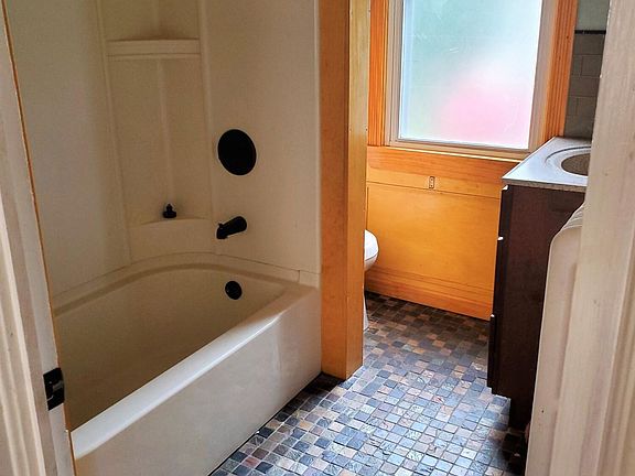 5th image of 608 25th St