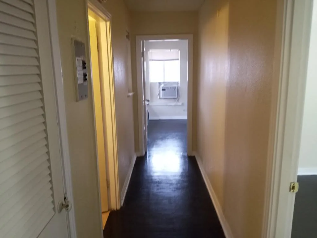 Creekside Apts - 613 3 — Photo 4