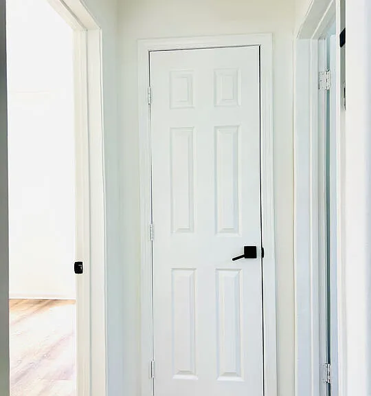 604 E Chevy Chase Dr #B — Photo 13