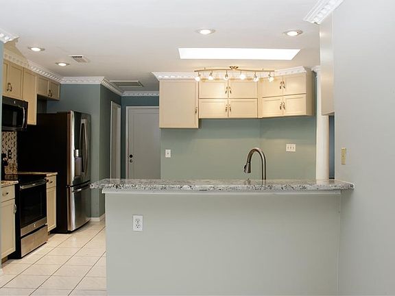 4th image of 11713 Lynmoor Dr