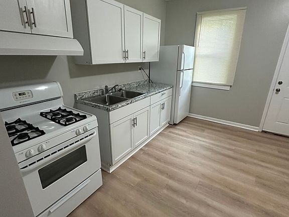 5th image of 526 Vine St