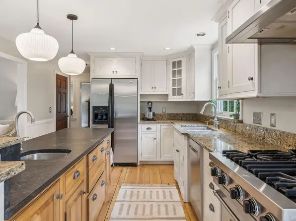 26 Hunts Point Road, Cape Elizabeth, ME 04107