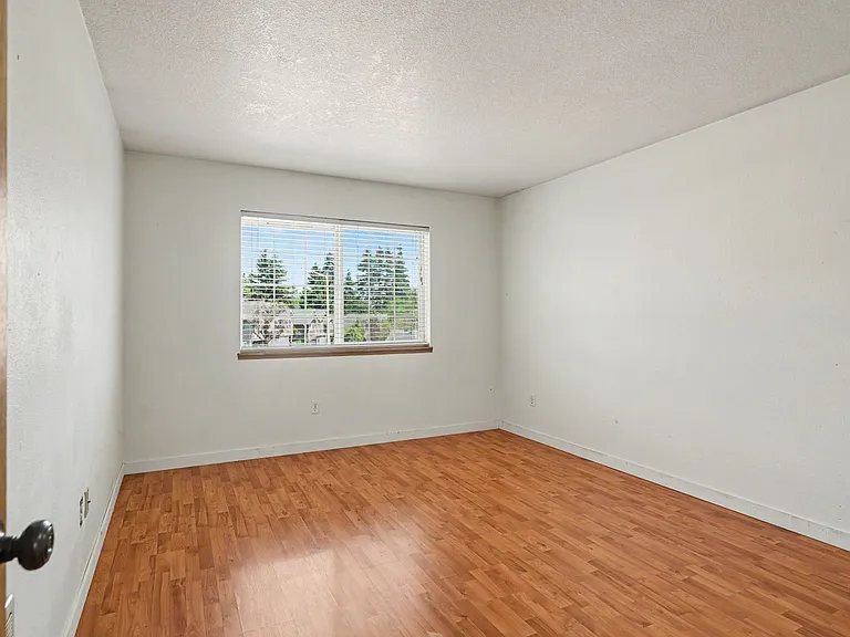 5260-5262 Springcrest Dr S — Photo 54