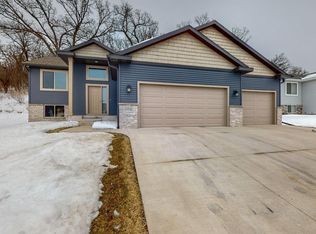 6664 Clarkia Dr NW, Rochester, MN 55901