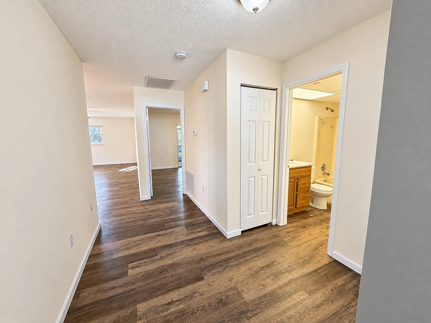2 bed, 1.5 bath, 1081 sqft, $1,450 — Photo 3