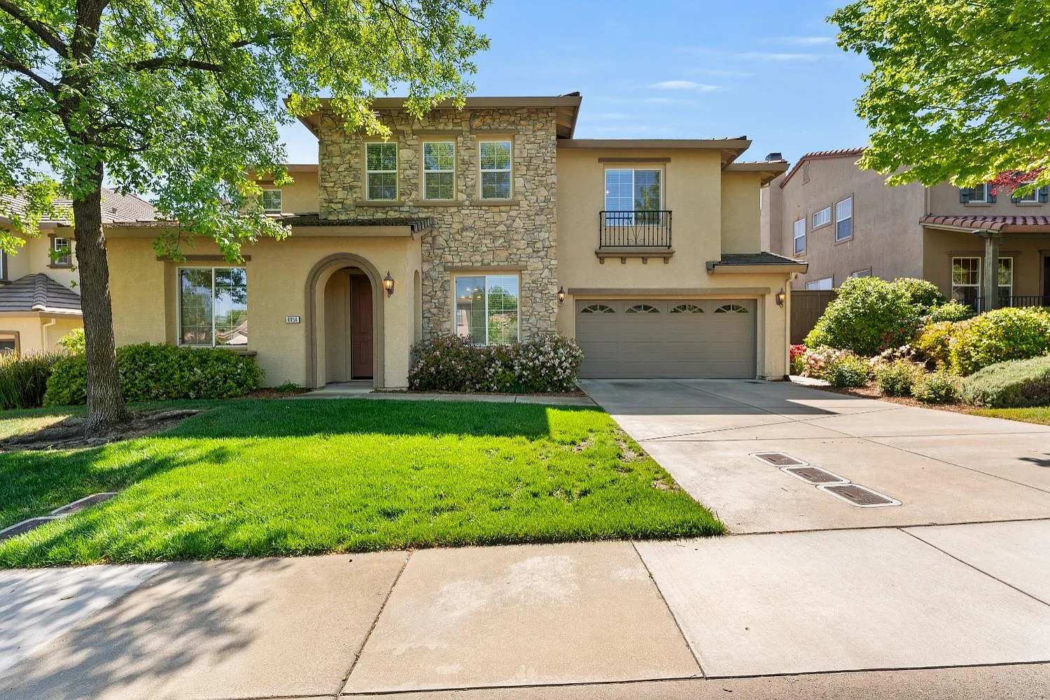 8056 Damico Dr photo 1