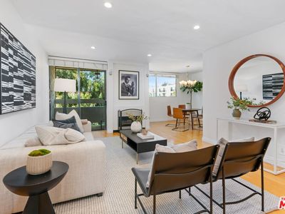 530 S Barrington Ave APT 301, Los Angeles, CA, 90049