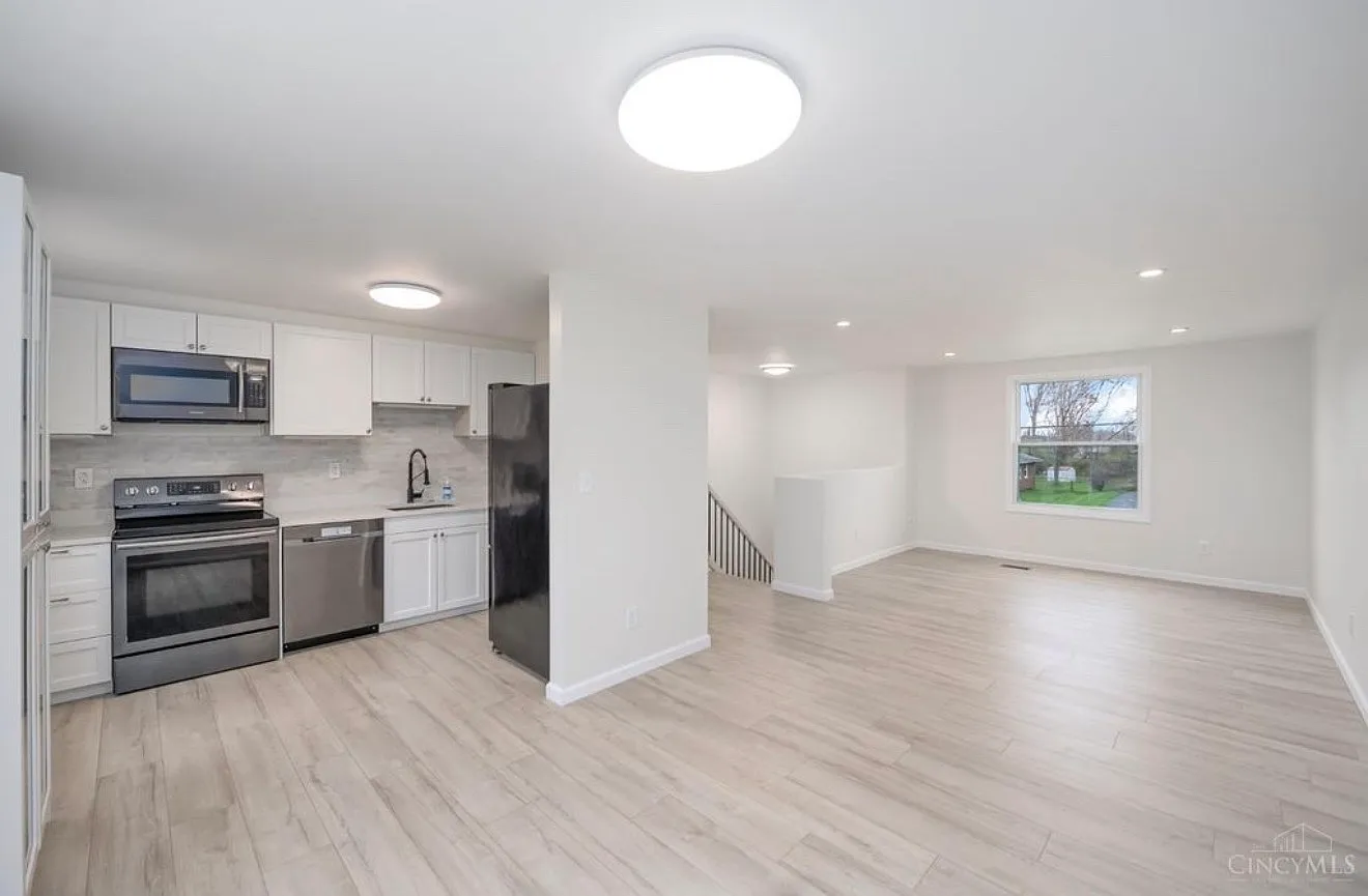 4 bed, 1.5 bath, 1530 sqft, $2,100 — Photo 2