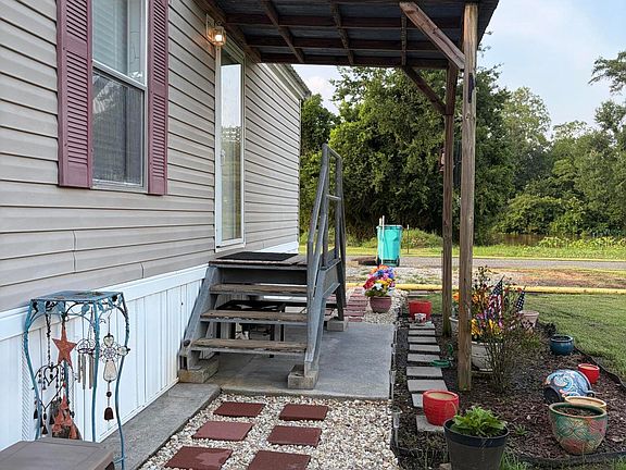 2nd image of 460 Bayou Rd