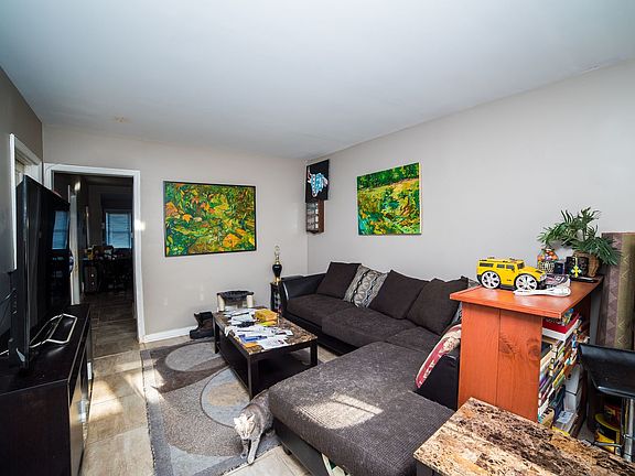 5th image of 2643 N Mulligan Ave