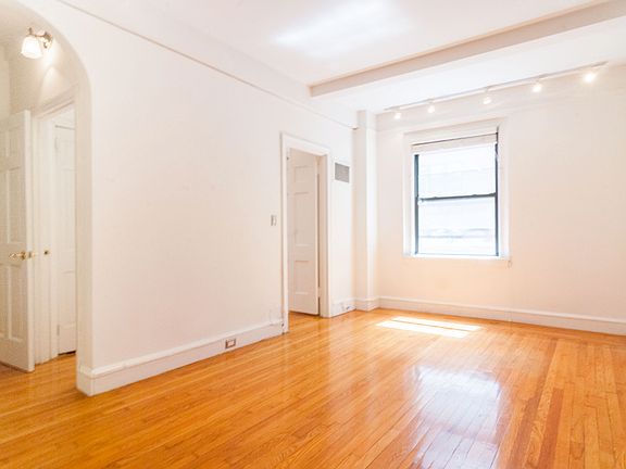 3rd image of 145 W 58th St #4G