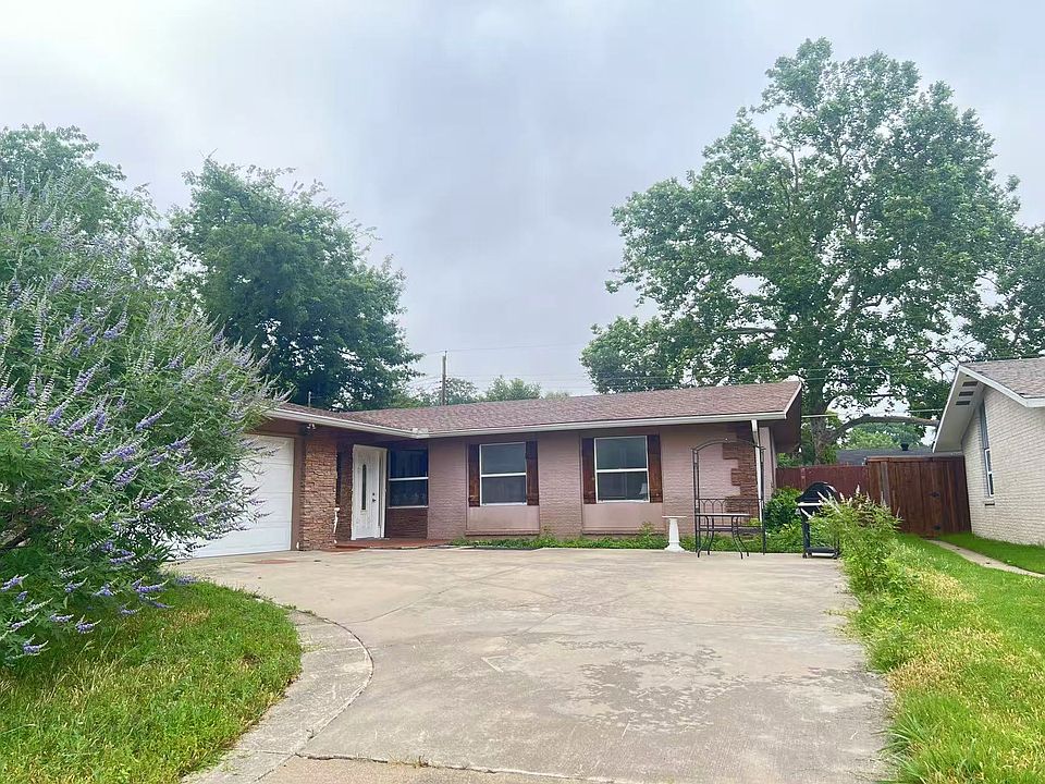 1st image of 806 Woodland Way