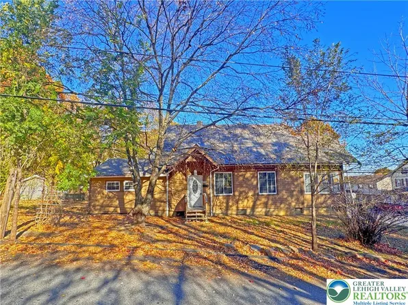 751 W Pennsylvania Ave, Pen Argyl, PA 18072