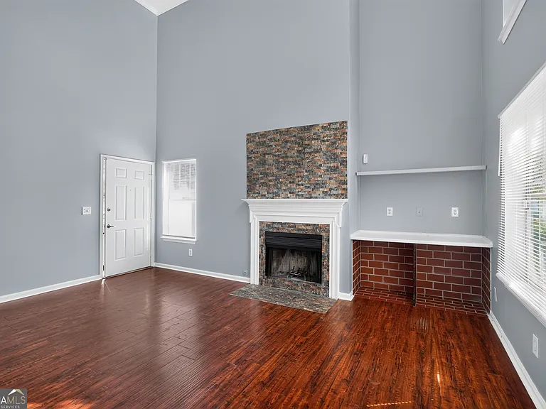 1024 Wiltshire Way — Photo 3
