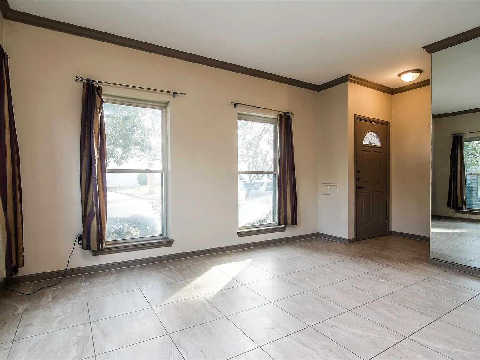 3 bed, 3.5 bath, 2335 sqft, $3,200 — Photo 4