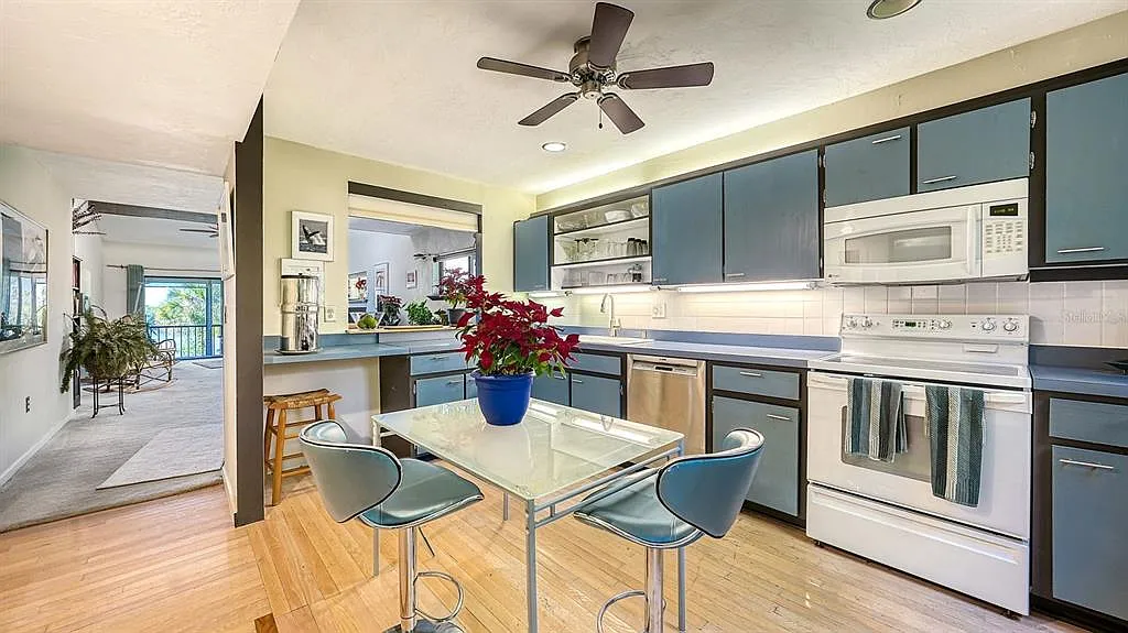 1 bed, 2.0 bath, 1216 sqft, $1,800 — Photo 3