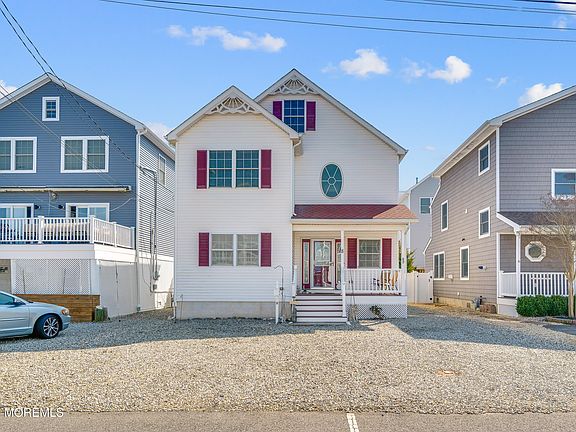 5th image of 8 Nichols Avenue